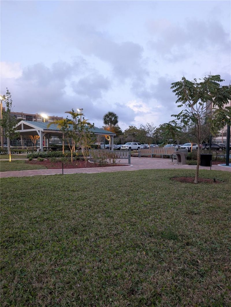 1000 E Saint Charles Pl, Unit 519, Pembroke Pines, FL 33026 Photo