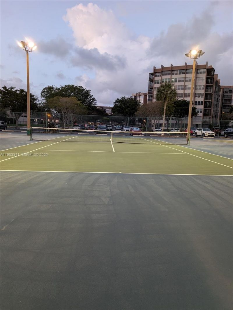 1000 E Saint Charles Pl, Unit 519, Pembroke Pines, FL 33026 Photo