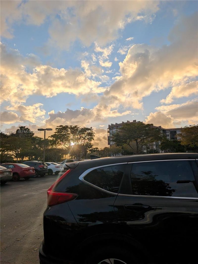 1000 E Saint Charles Pl, Unit 519, Pembroke Pines, FL 33026 Photo