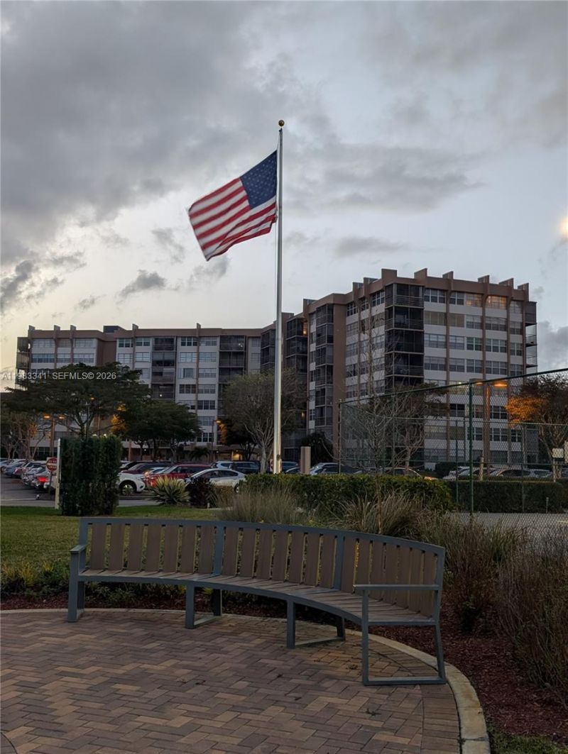 1000 E Saint Charles Pl, Unit 519, Pembroke Pines, FL 33026 Photo