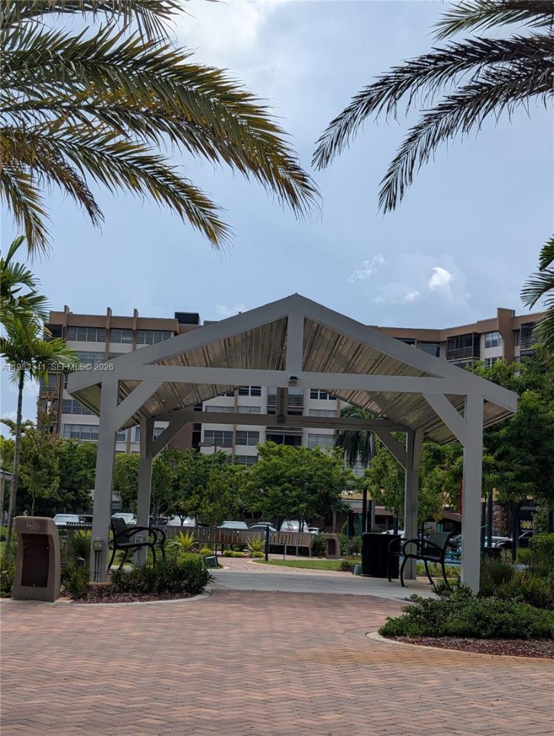 1000 E Saint Charles Pl, Unit 519, Pembroke Pines, FL 33026 Photo