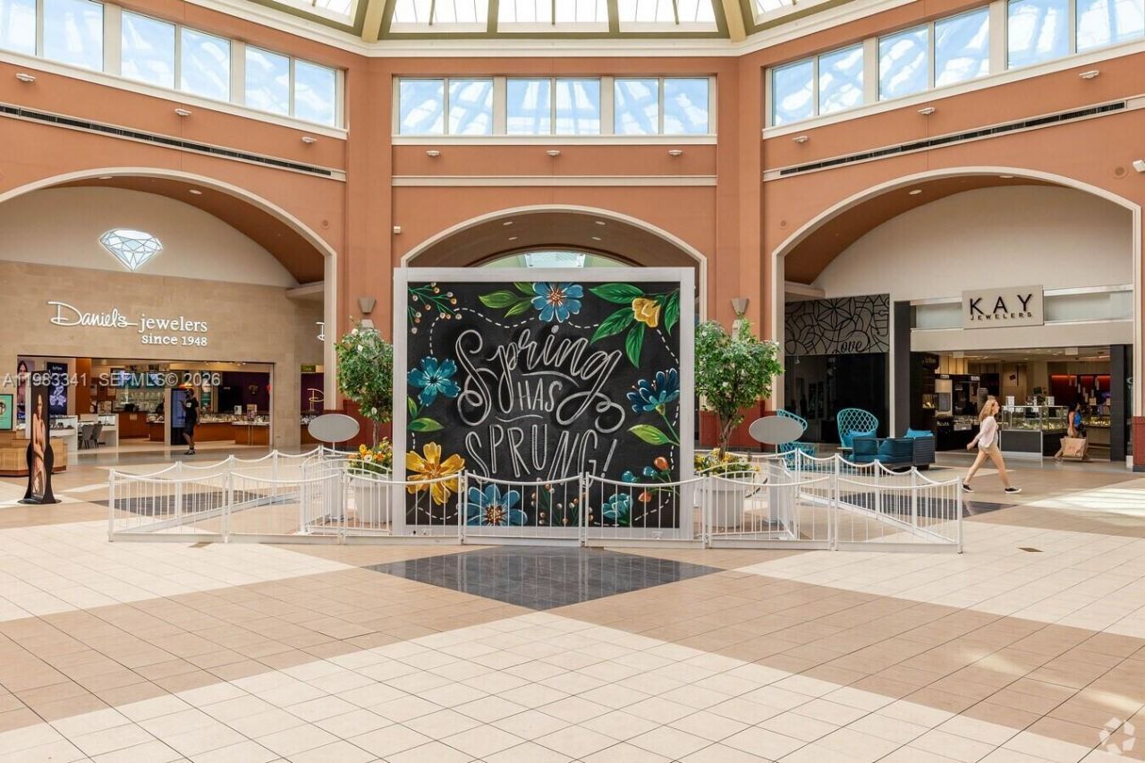 1000 E Saint Charles Pl, Unit 519, Pembroke Pines, FL 33026 Photo