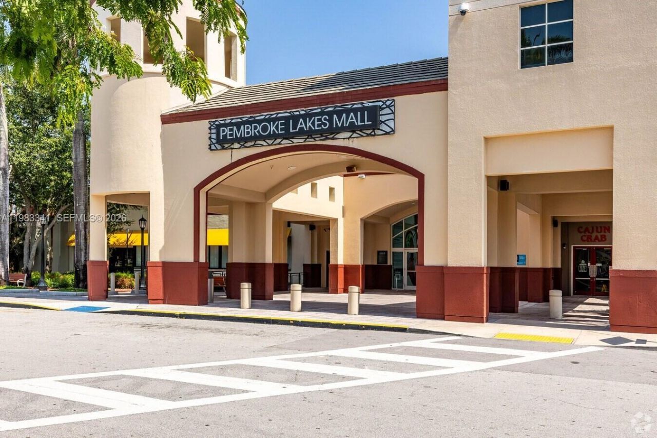 1000 E Saint Charles Pl, Unit 519, Pembroke Pines, FL 33026 Photo