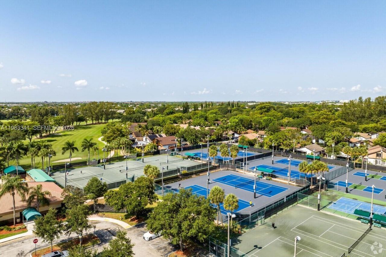 1000 E Saint Charles Pl, Unit 519, Pembroke Pines, FL 33026 Photo