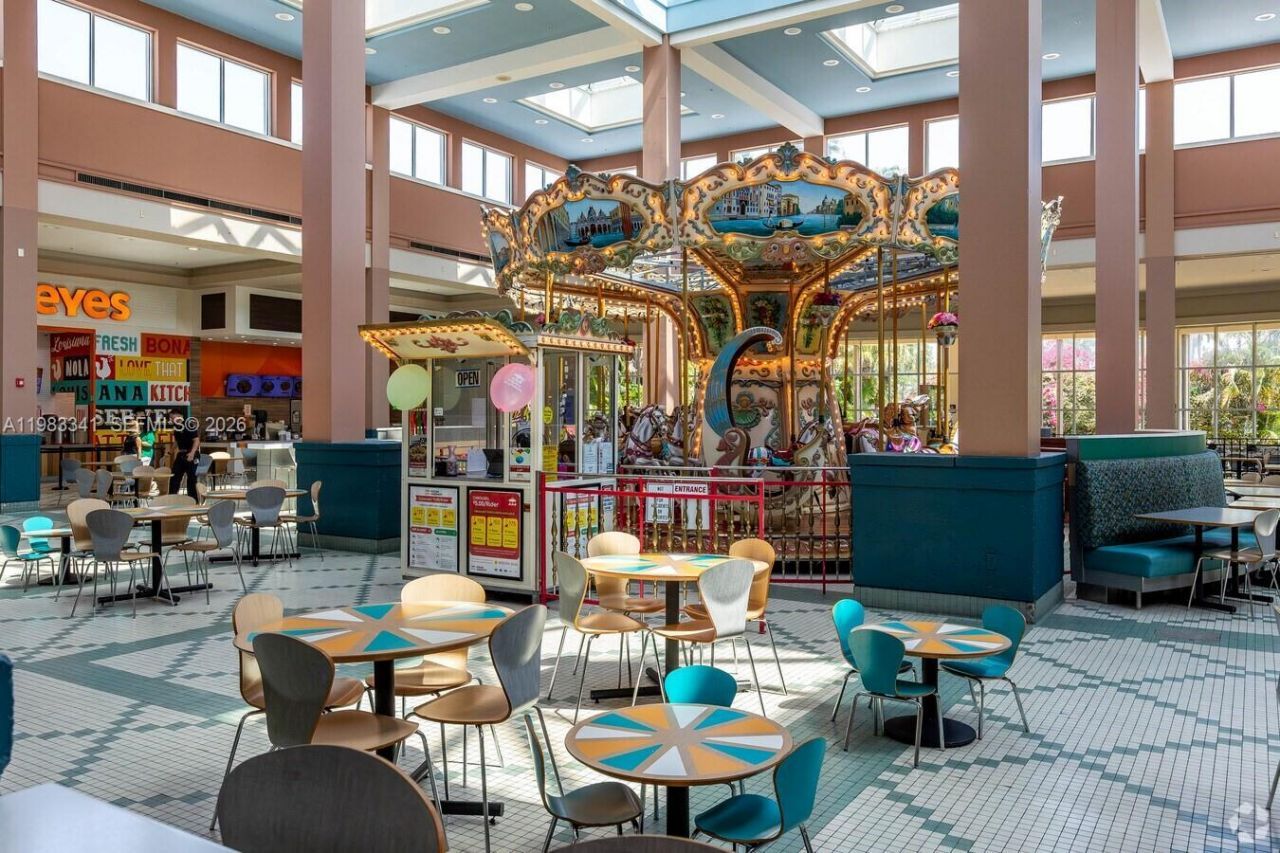 1000 E Saint Charles Pl, Unit 519, Pembroke Pines, FL 33026 Photo