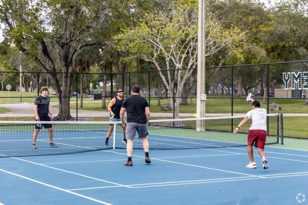 1000 E Saint Charles Pl, Unit 519, Pembroke Pines, FL 33026 Photo