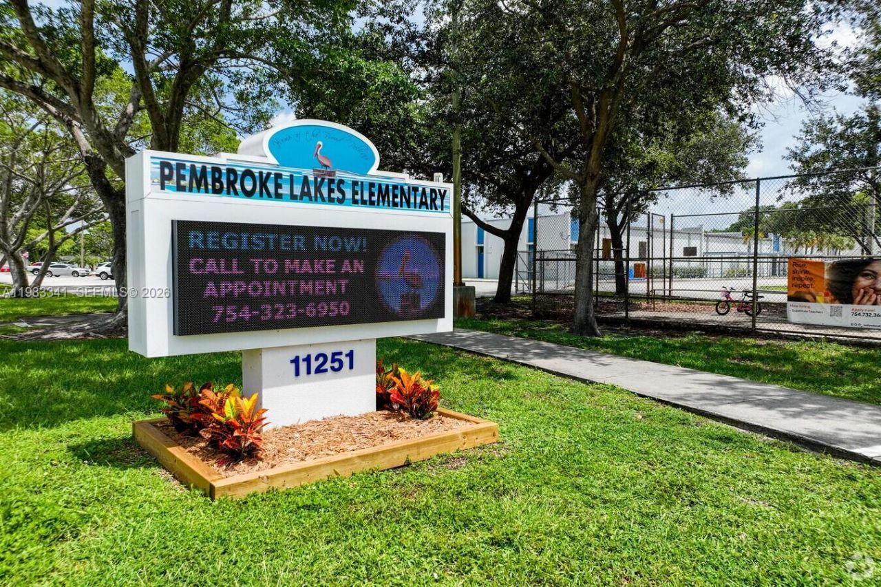 1000 E Saint Charles Pl, Unit 519, Pembroke Pines, FL 33026 Photo