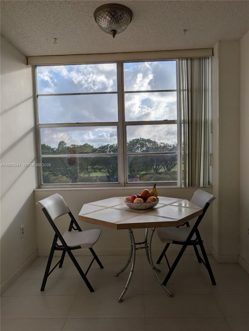 1000 E Saint Charles Pl, Unit 519, Pembroke Pines, FL 33026 Photo