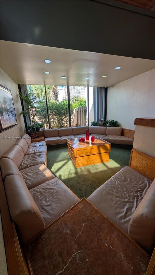 1000 E Saint Charles Pl, Unit 519, Pembroke Pines, FL 33026 Photo