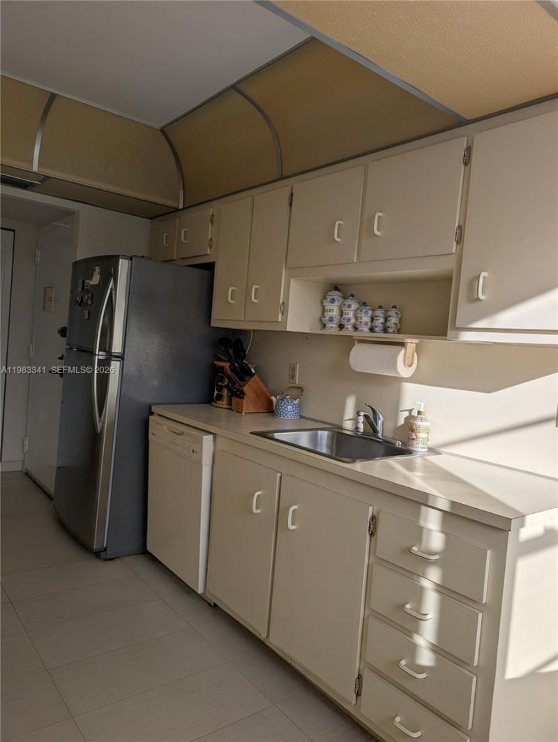 1000 E Saint Charles Pl, Unit 519, Pembroke Pines, FL 33026 Photo