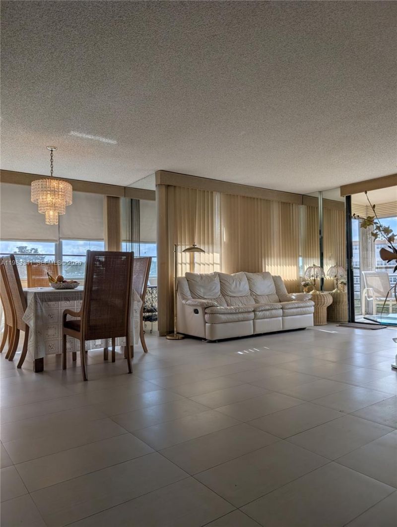 1000 E Saint Charles Pl, Unit 519, Pembroke Pines, FL 33026 Photo