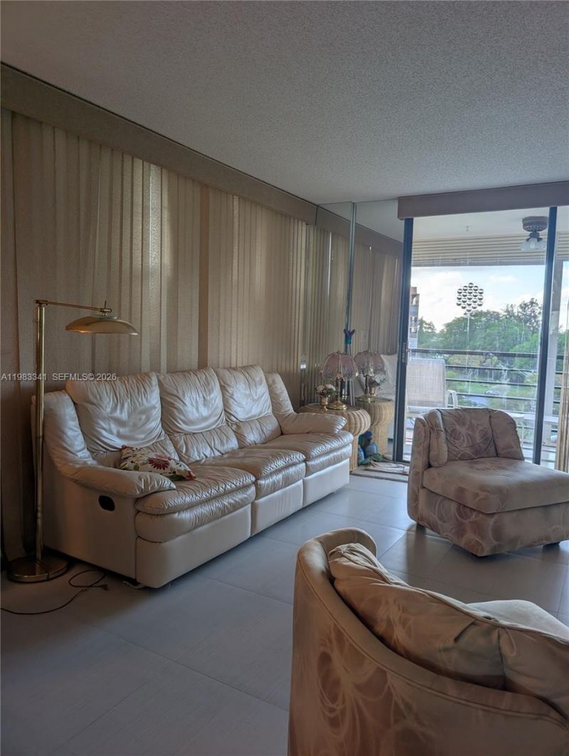 1000 E Saint Charles Pl, Unit 519, Pembroke Pines, FL 33026 Photo
