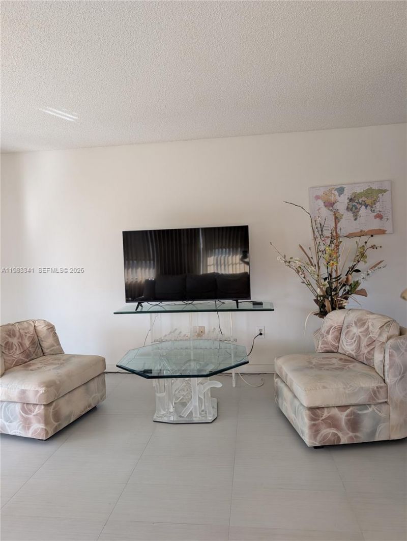 1000 E Saint Charles Pl, Unit 519, Pembroke Pines, FL 33026 Photo
