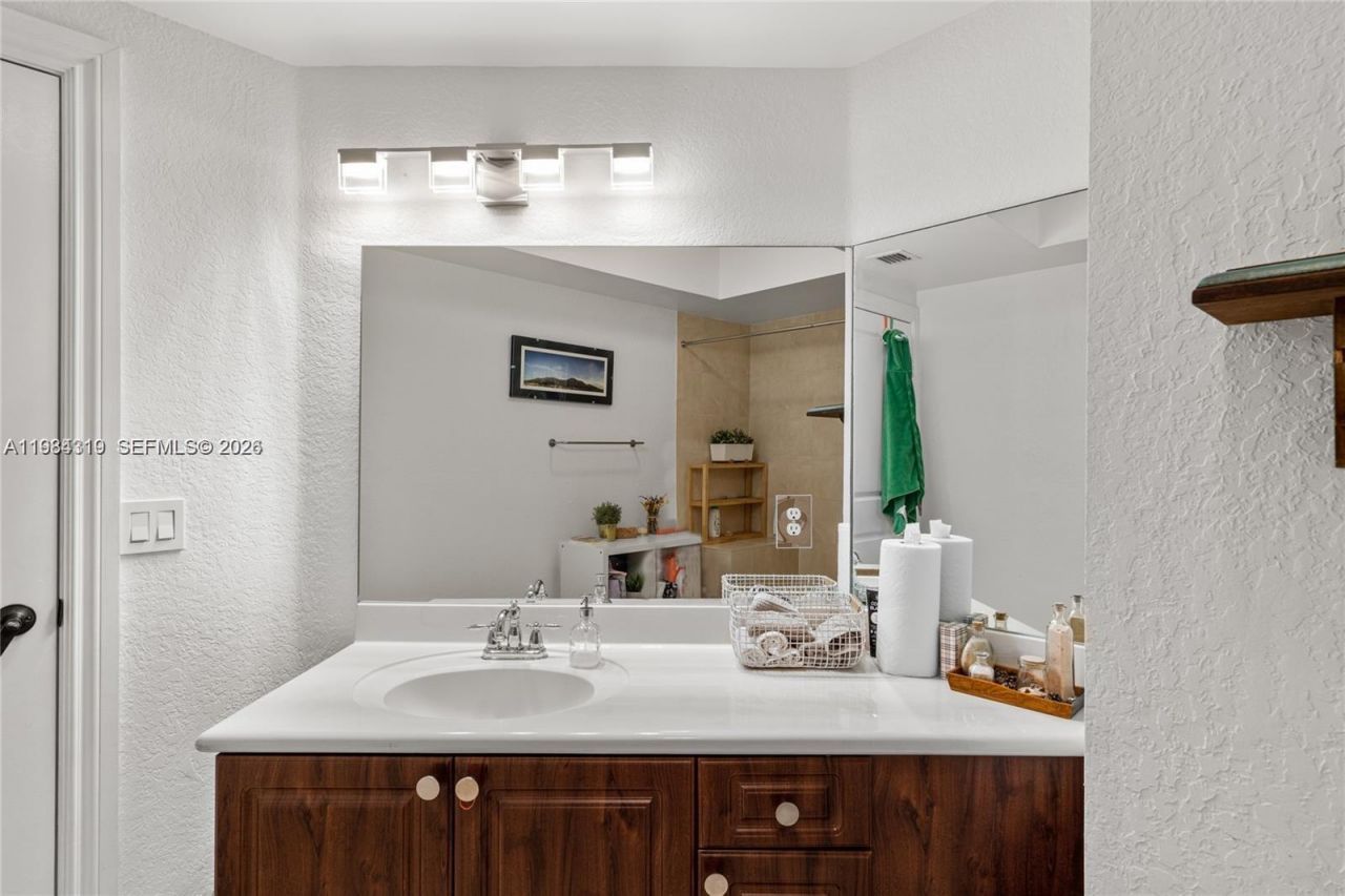 2301 SW 27th Ave , Unit 1203, Miami, FL 33145 Photo