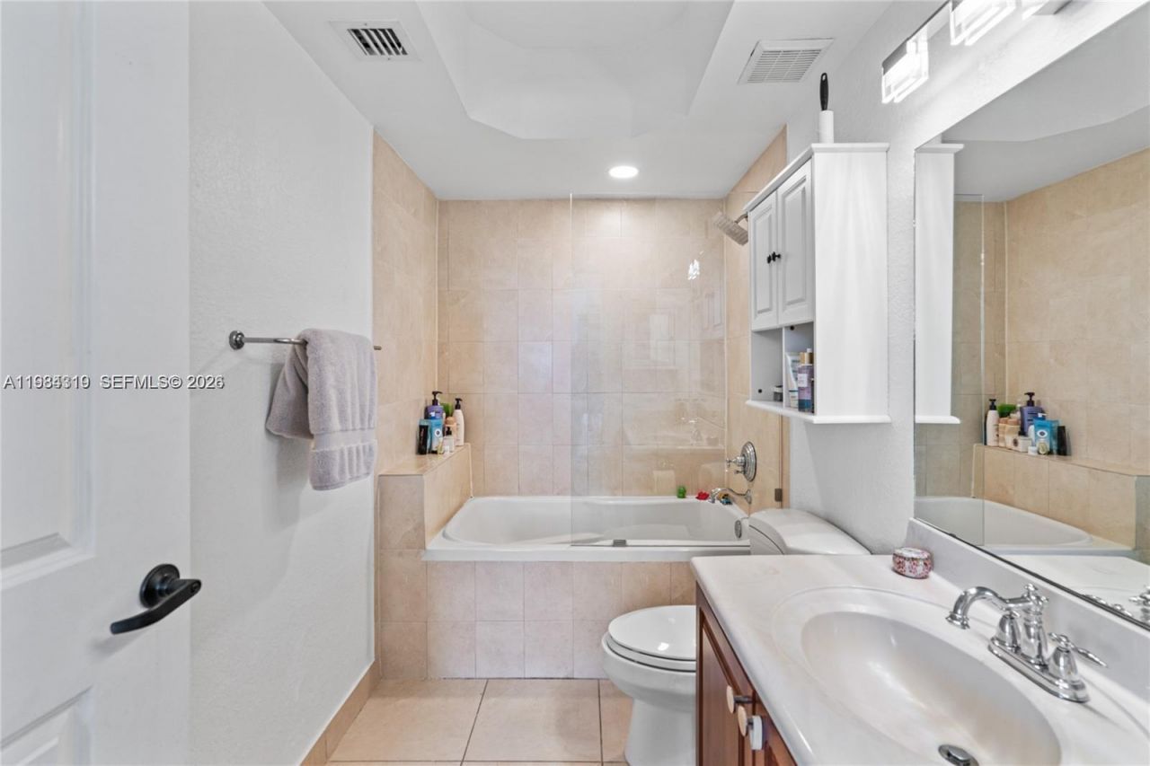 2301 SW 27th Ave , Unit 1203, Miami, FL 33145 Photo