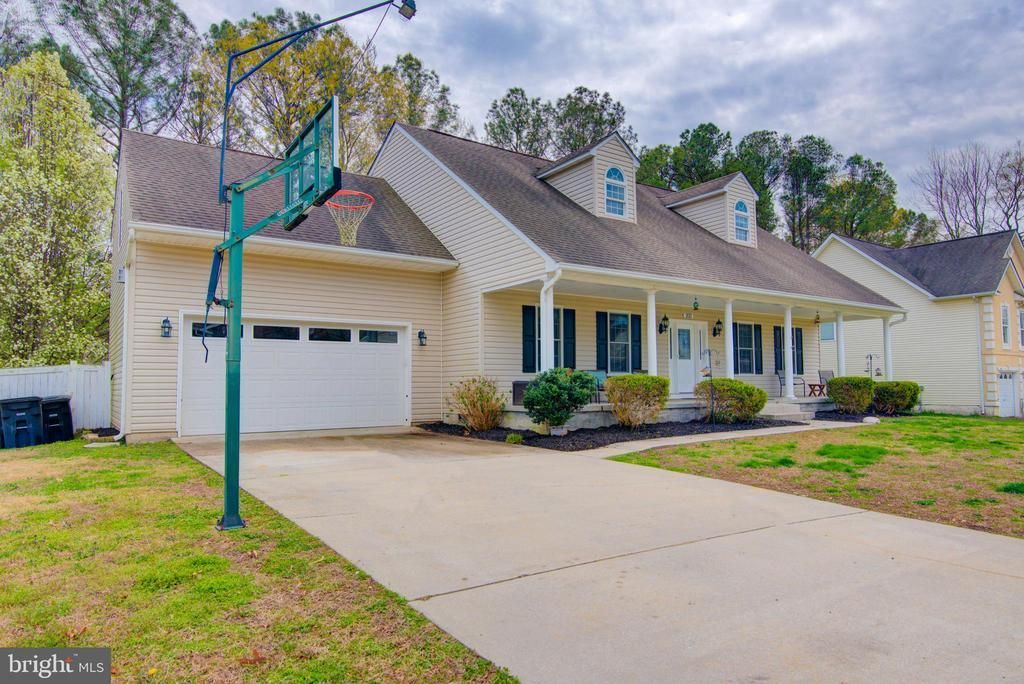 202 Santa Maria Avenue, Colonial Beach, VA 22443 Main Photo