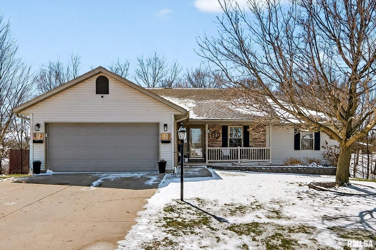 512 Bittersweet Avenue, Germantown Hills, IL 61548 Main Photo