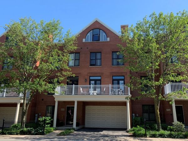 2740 Valor Drive , Unit 1, Glenview, IL 60026