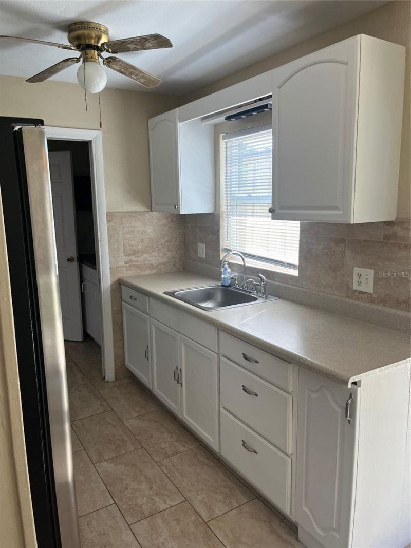 50 Midwest Parkway, Sarasota, FL 34232 Photo