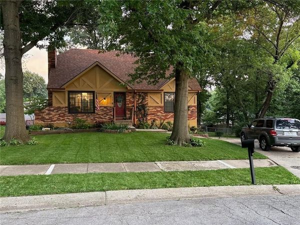 1905 NE 80th Street, Kansas City, MO 64118