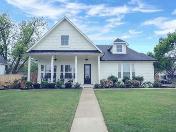 1215 Davis ST, Taylor, TX 76574