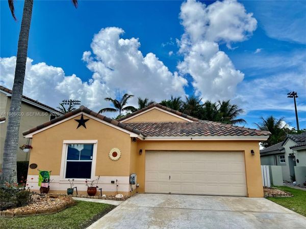 2102 NW 193rd Ave, Pembroke Pines, FL 33029