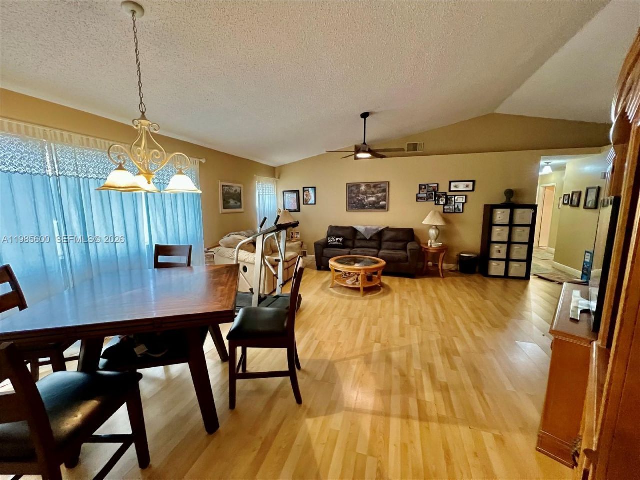 2102 NW 193rd Ave, Pembroke Pines, FL 33029 Photo