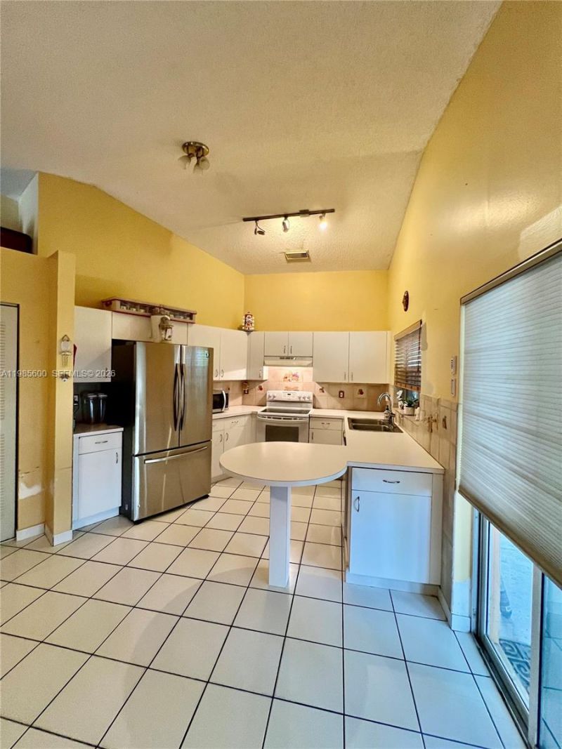 2102 NW 193rd Ave, Pembroke Pines, FL 33029 Photo