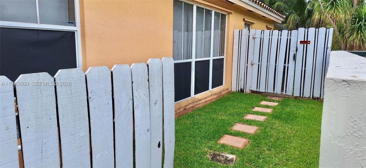 2102 NW 193rd Ave, Pembroke Pines, FL 33029 Photo