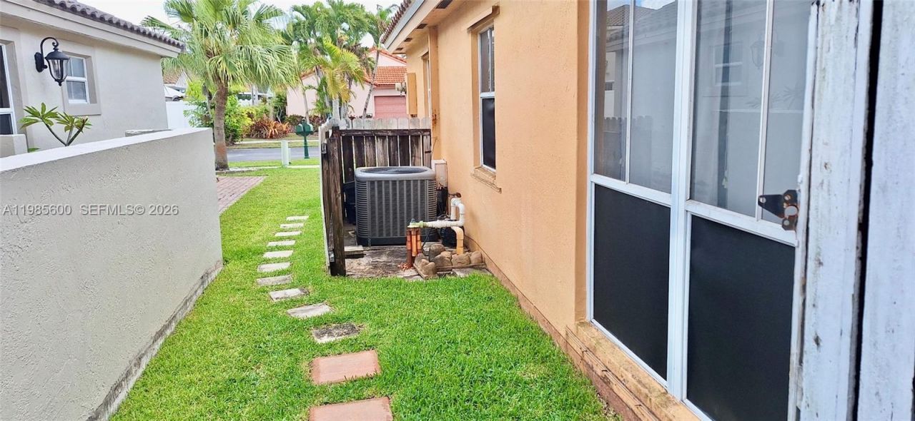 2102 NW 193rd Ave, Pembroke Pines, FL 33029 Photo