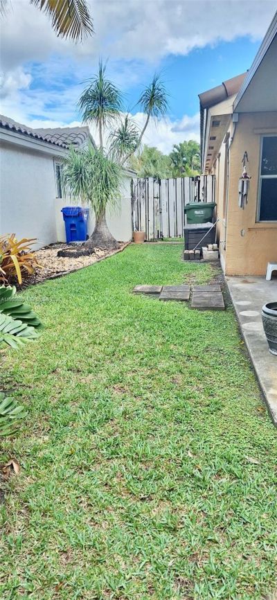 2102 NW 193rd Ave, Pembroke Pines, FL 33029 Photo