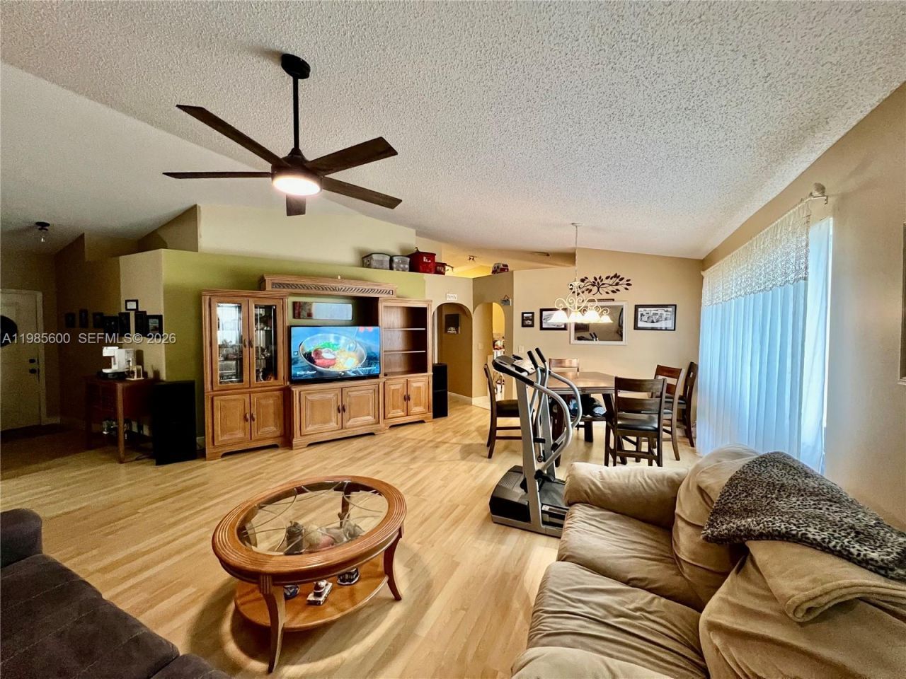 2102 NW 193rd Ave, Pembroke Pines, FL 33029 Photo