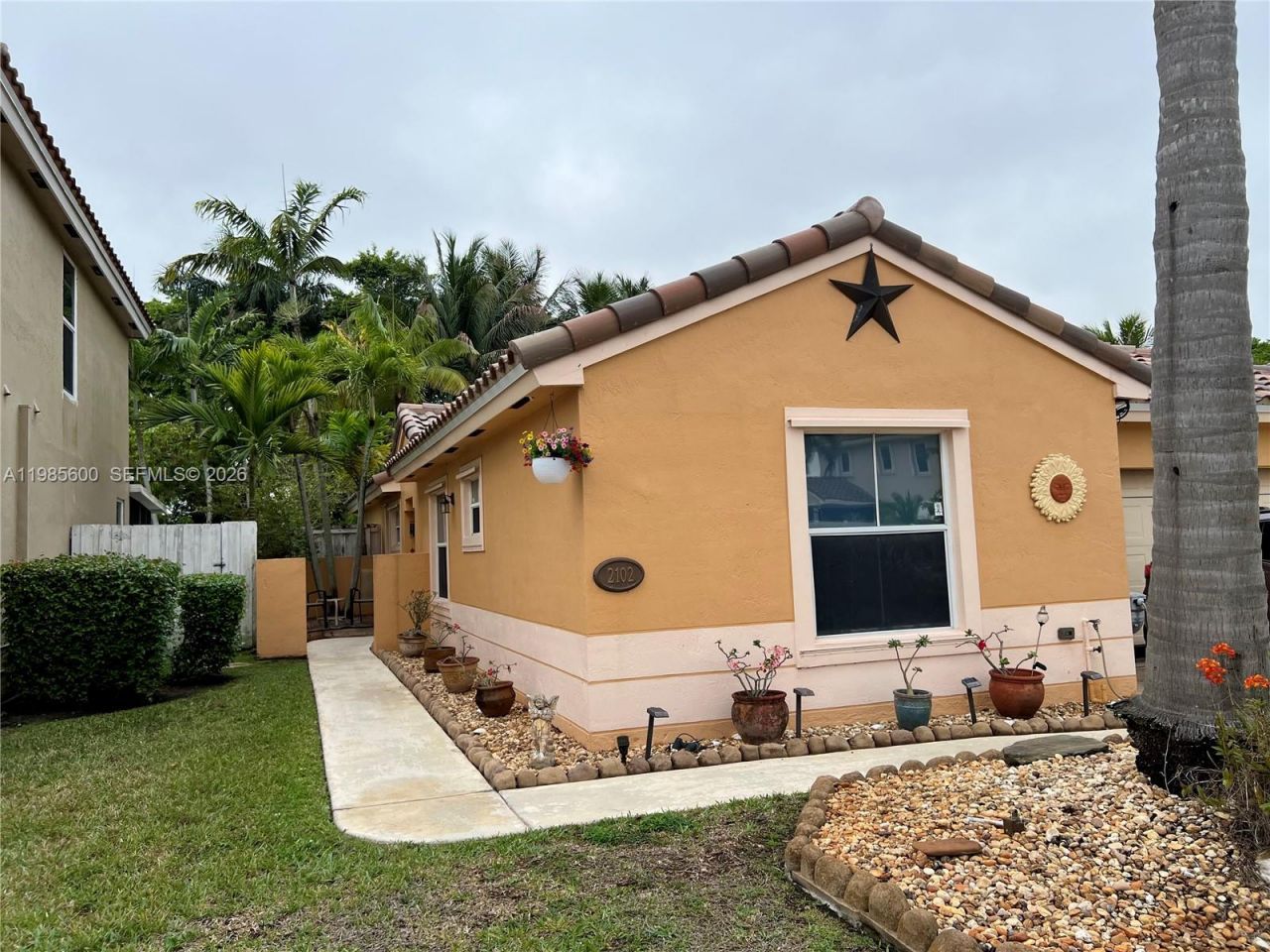 2102 NW 193rd Ave, Pembroke Pines, FL 33029 Photo