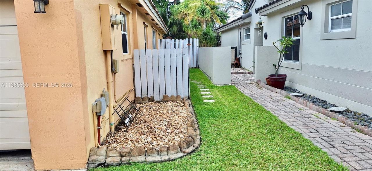 2102 NW 193rd Ave, Pembroke Pines, FL 33029 Photo