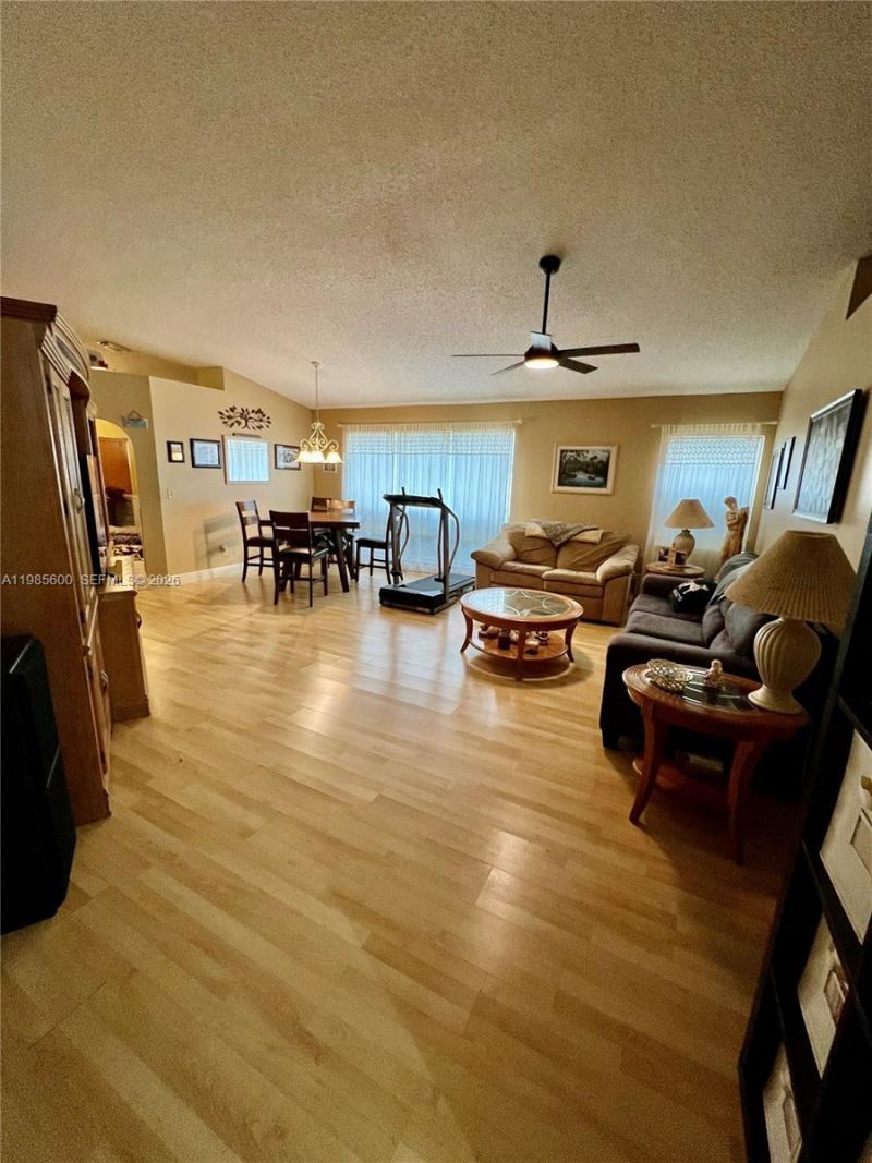 2102 NW 193rd Ave, Pembroke Pines, FL 33029 Photo