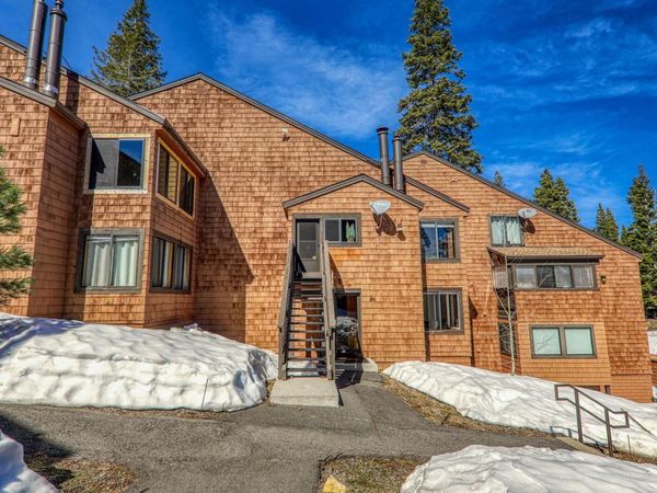 11569 Snowpeak Way, Truckee, CA 96161