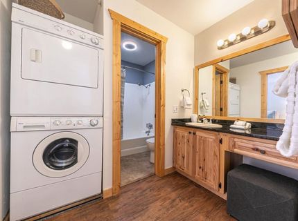 11569 Snowpeak Way, Truckee, CA 96161 Photo