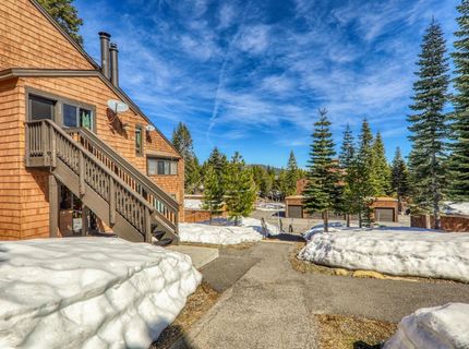 11569 Snowpeak Way, Truckee, CA 96161 Photo