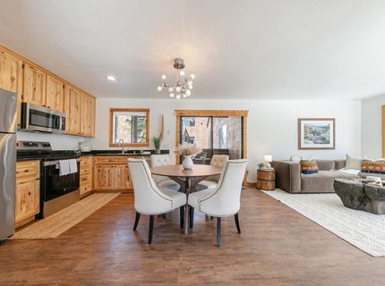 11569 Snowpeak Way, Truckee, CA 96161 Photo