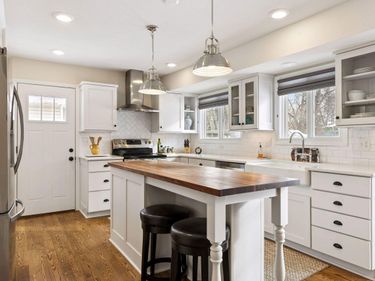 1516 Boone Avenue N, Golden Valley, MN 55427