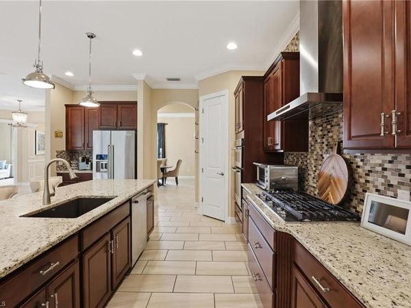 2303 Somerset PL, NAPLES, FL 34120