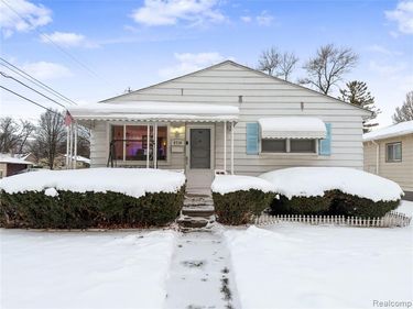 4710 Edgewood Street, Dearborn Heights, MI 48125