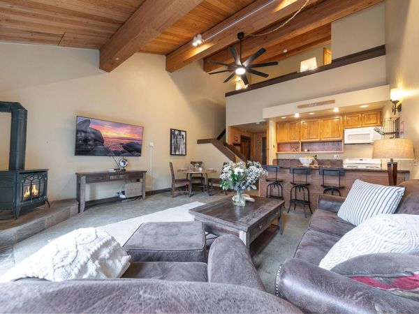 2000 North Village Drive, Truckee, CA 96161