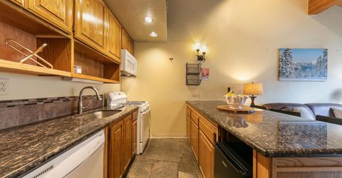 2000 North Village Drive, Truckee, CA 96161 Photo