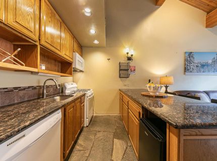 2000 North Village Drive, Truckee, CA 96161 Photo