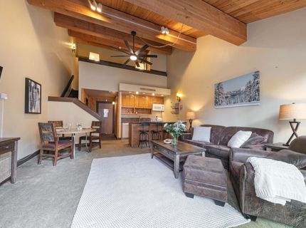 2000 North Village Drive, Truckee, CA 96161 Photo