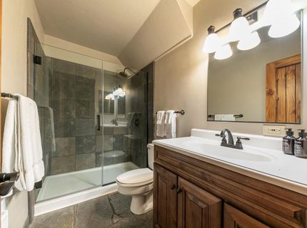 2000 North Village Drive, Truckee, CA 96161 Photo