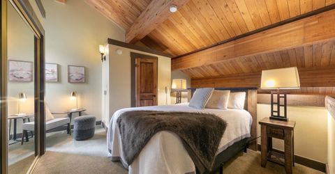 2000 North Village Drive, Truckee, CA 96161 Photo