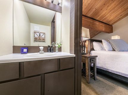 2000 North Village Drive, Truckee, CA 96161 Photo