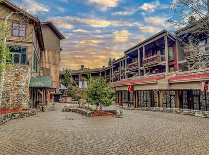 2000 North Village Drive, Truckee, CA 96161 Photo